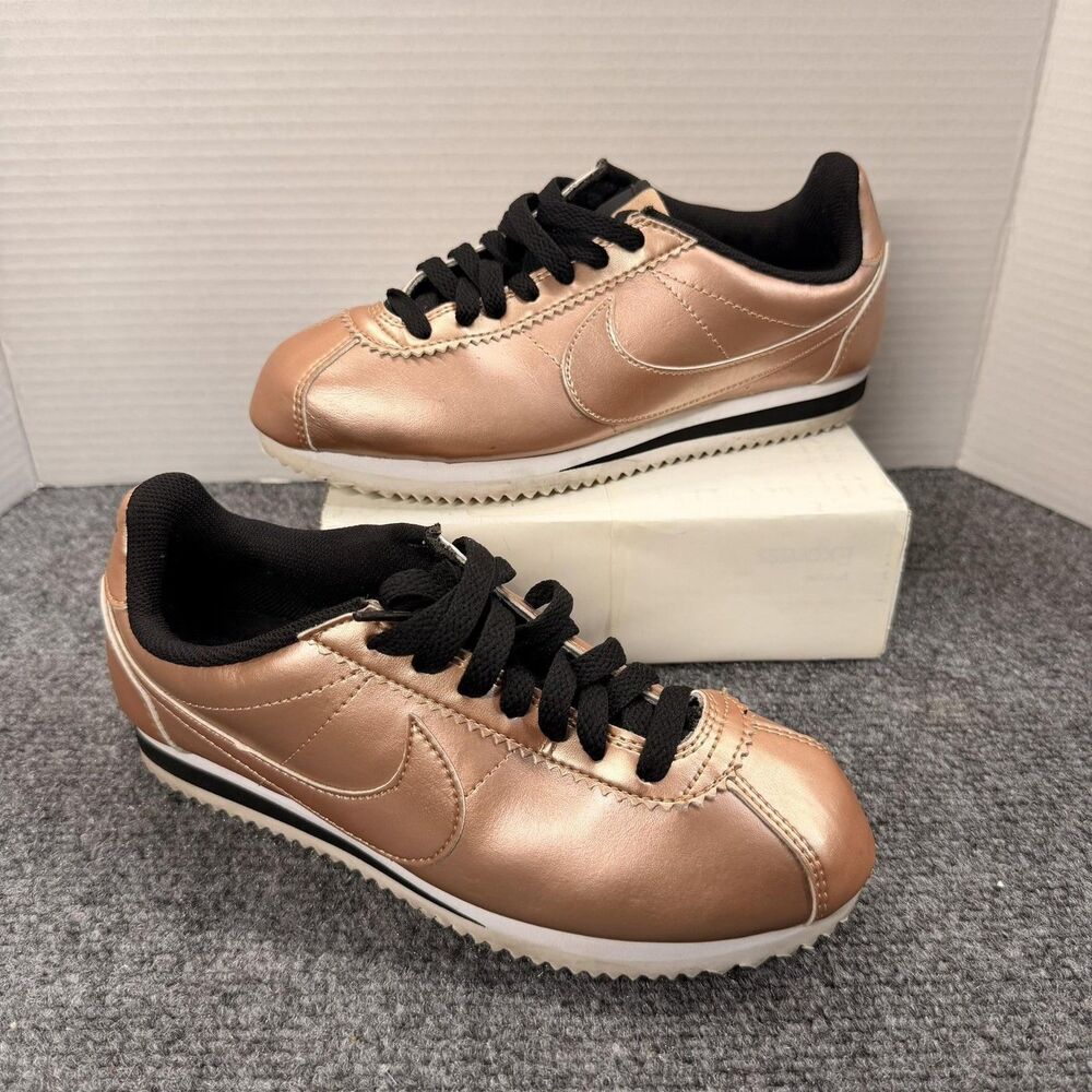 Nike Classic Cortez Shoes Womens Size 6 Bronze Low Running Sneakers 807471-900